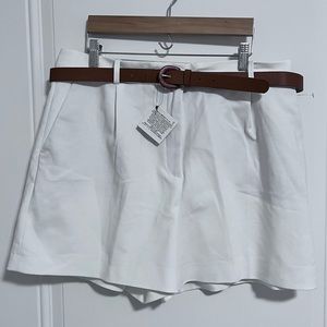 NWT - Zara Women’s Short with Belt - Made in Spain - Size XL